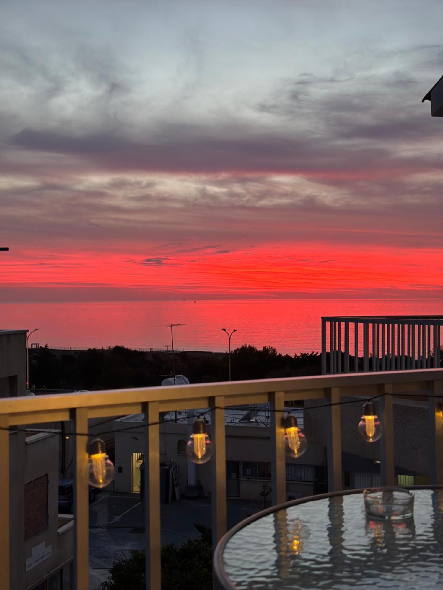 Sea View Apartment Near The Beach Paphos Eksteriør billede