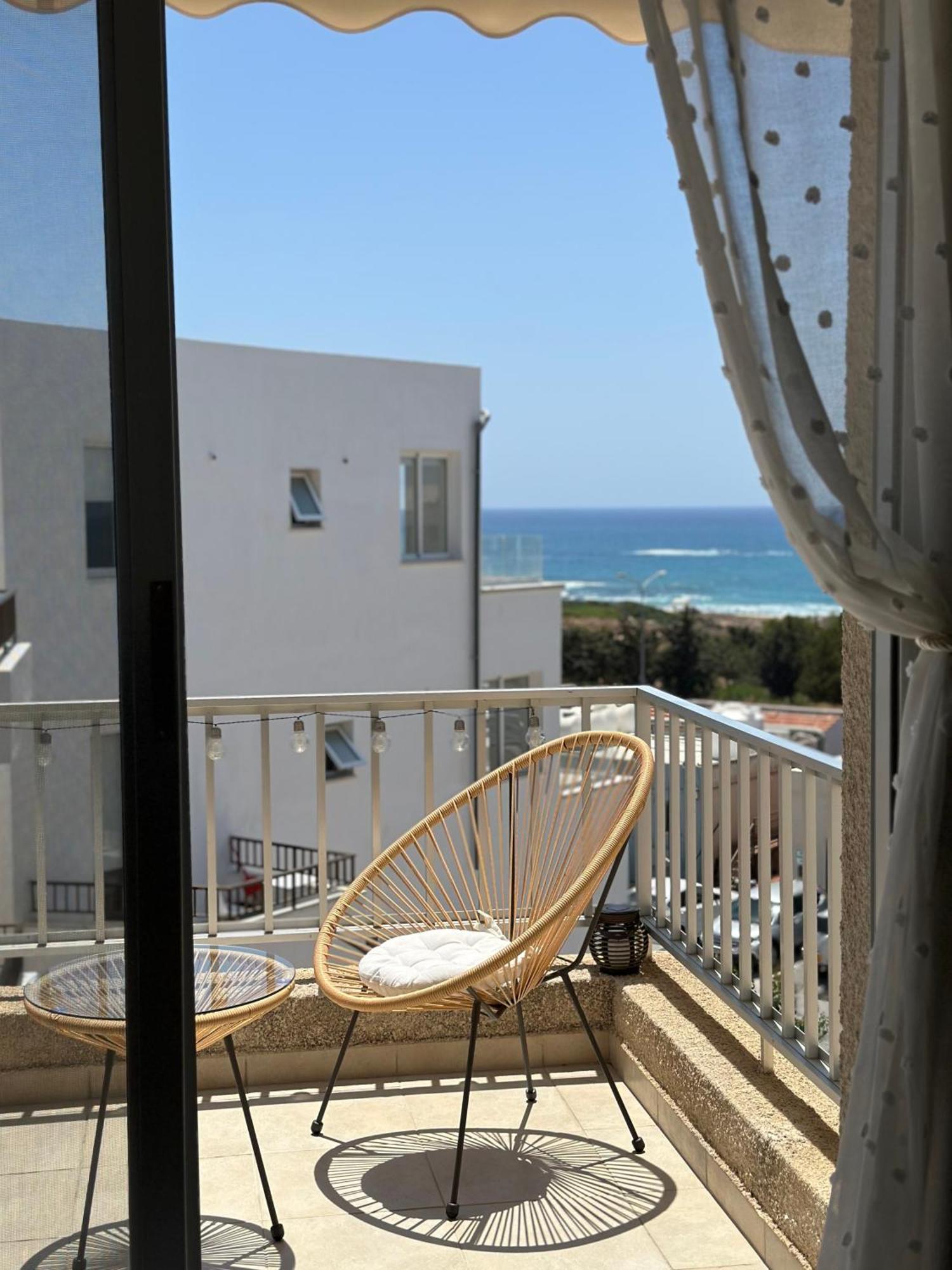 Sea View Apartment Near The Beach Paphos Eksteriør billede